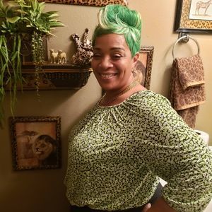 Meet your Posher, Angela